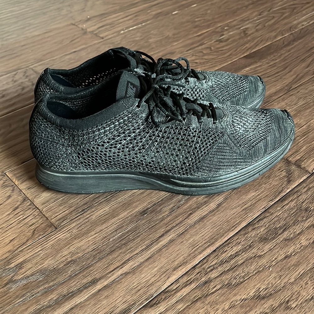 Nike Flyknit Racer “Tripple Black”